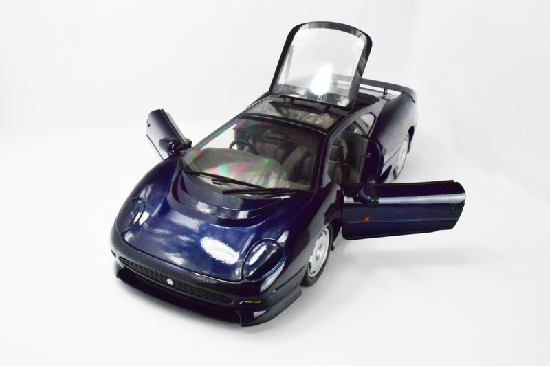 Illustration for article titled Thursday on the Thames: XJ213 edition.